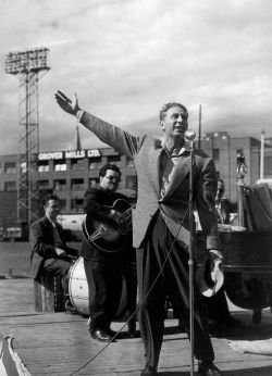 Trenet in Montreal, 1946