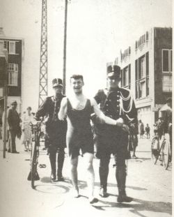 Erwin Blumenfeld gearresteerd in Zandvoort (1929)