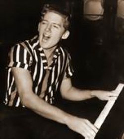 Jerry Lee Lewis in het shirt van de duivel