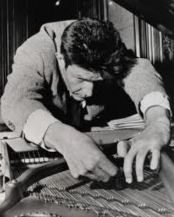 John Cage (1912-1992) prepareert