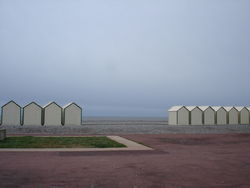 aan zee. wachten op een gangster