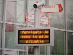 Sjaak plaatste deze - steeds wisselende - teksten voor het Haagse Centraal Station