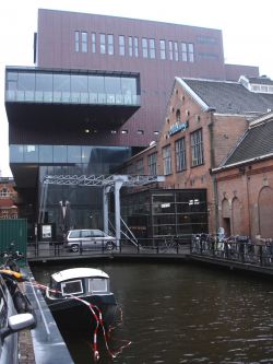 vanmorgen: de nieuwe &#39;Rabo-zaal&#39;, tussen de Stadsschouwburg en De Melkweg.. daarboven zitten.. &nbsp;