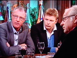 gezellige deskundigen die niets verhelderen: Ruud Krol, Youri&nbsp;Mulder, Youp van &#39;t Hek (?)&nbsp;