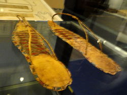 sandalen voor een mummie (Thebe, 300-200 vChr.,), niet echt om op te lopen, &#39;t&nbsp; is meer &#39;het idee&#39;&nbsp;