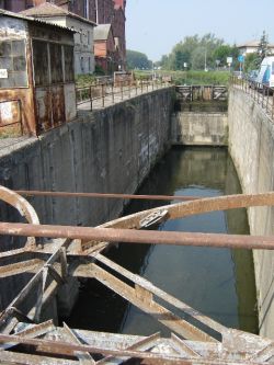 geblokkeerde sluis in het kanaal Milaan-Pavia, bij het Certosa di Pavia