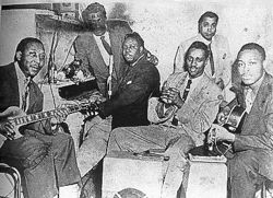 de Muddy Waters band - jaren '40, Muddy links