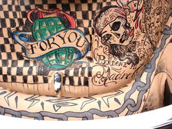 detail van de Tattoo Car (2010), nu voor &#39;t museum te zien